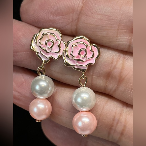 Pink Sea shell pearl earrings-you need to see these - Picture 5 of 8